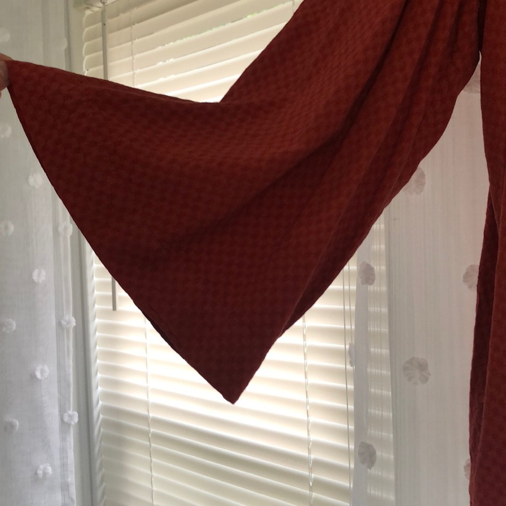 Universal thread blouse. - Picture 2 of 4